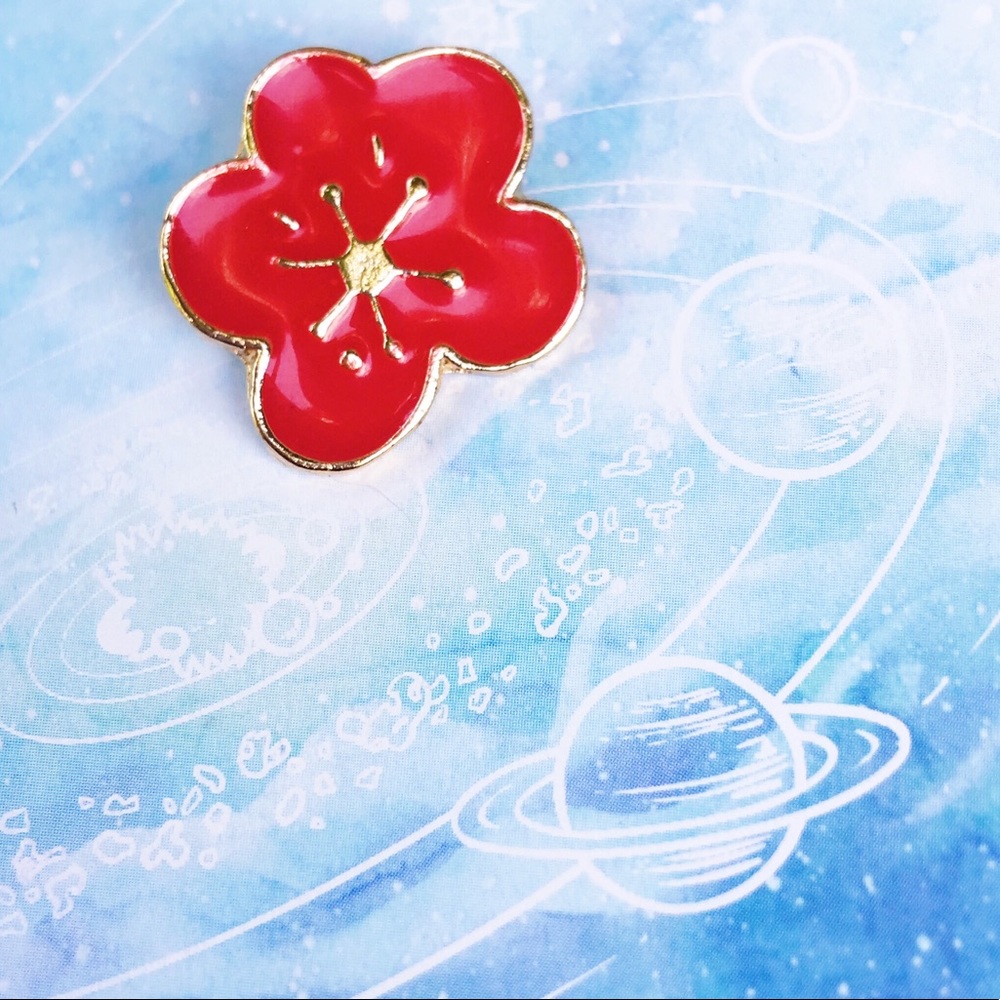 ✨ Red Flower Pin ✨ - Picture 3 of 5